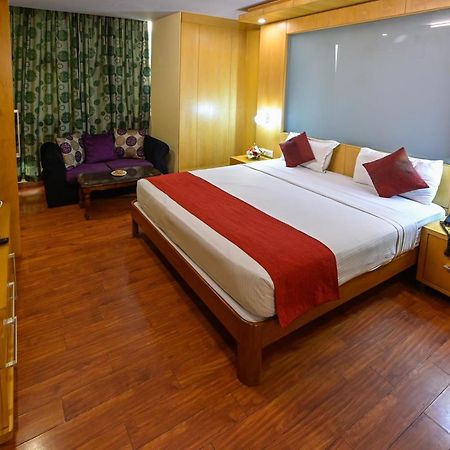 Hotel Emarald, New Delhi Extérieur photo