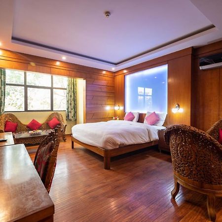 Hotel Emarald, New Delhi Extérieur photo