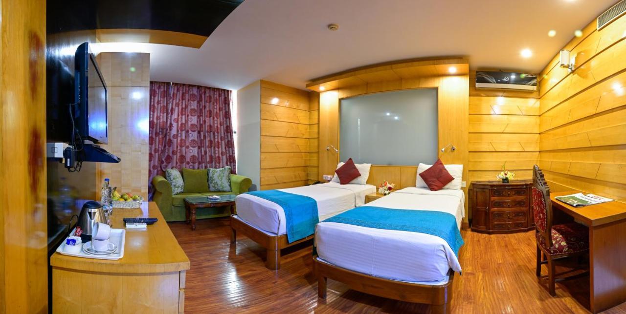 Hotel Emarald, New Delhi Extérieur photo