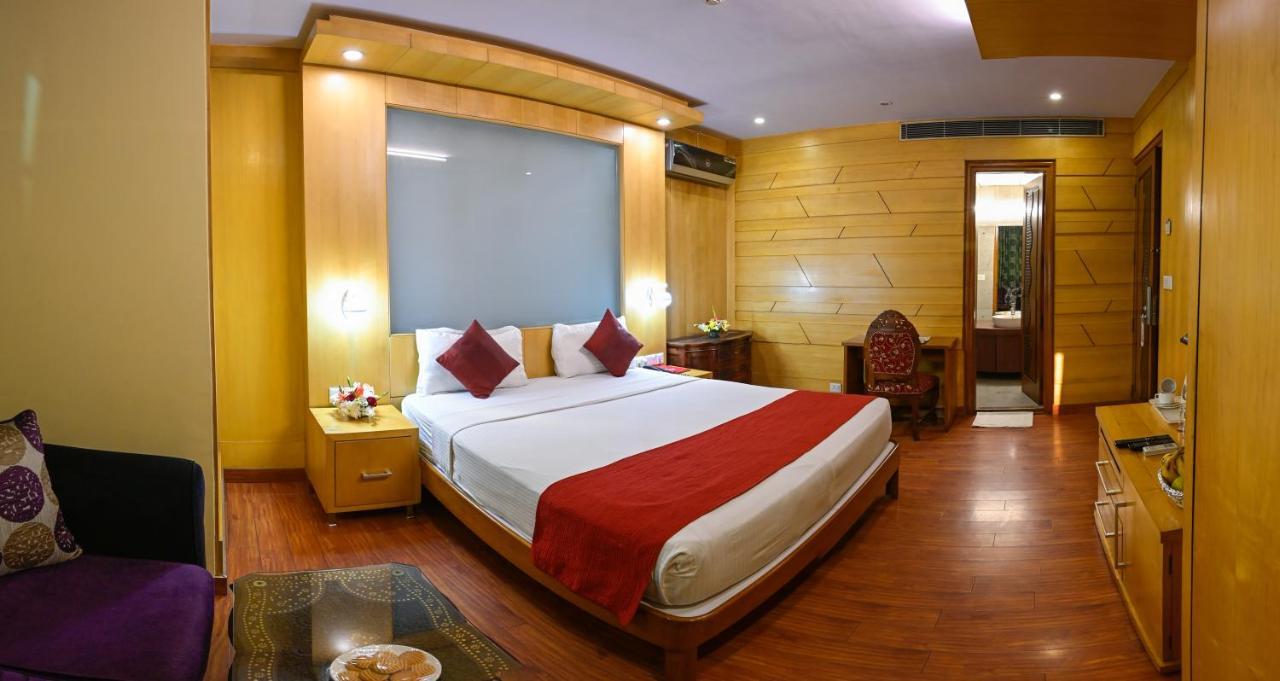 Hotel Emarald, New Delhi Extérieur photo