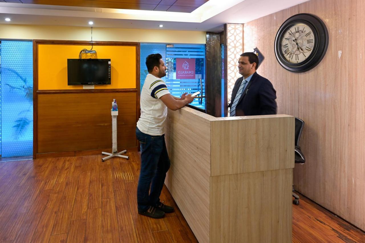 Hotel Emarald, New Delhi Extérieur photo