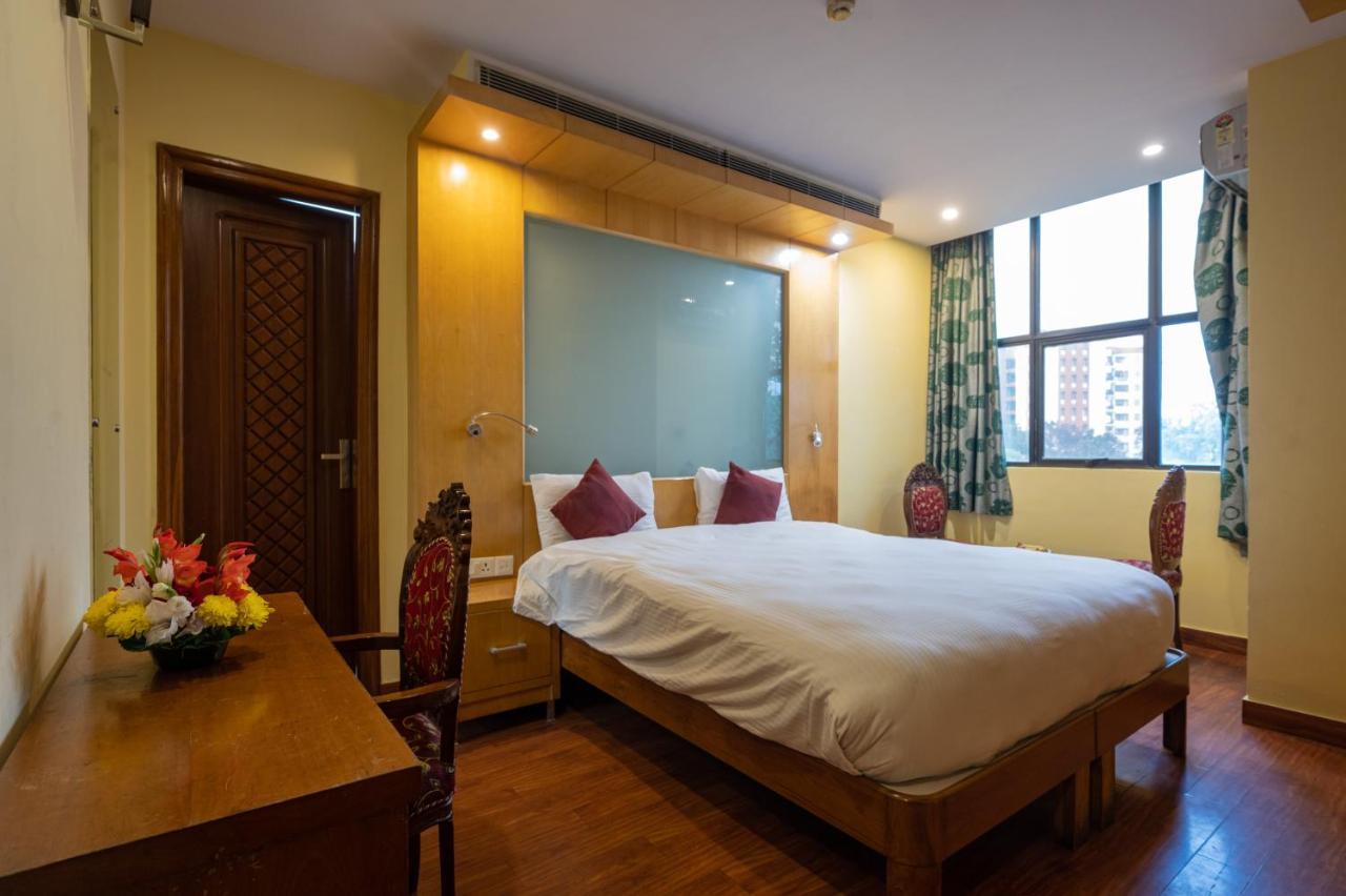 Hotel Emarald, New Delhi Extérieur photo
