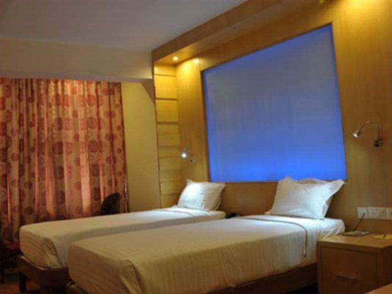 Hotel Emarald, New Delhi Extérieur photo