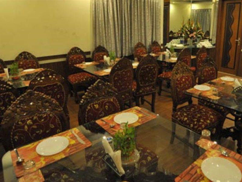 Hotel Emarald, New Delhi Extérieur photo