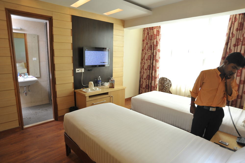 Hotel Emarald, New Delhi Extérieur photo